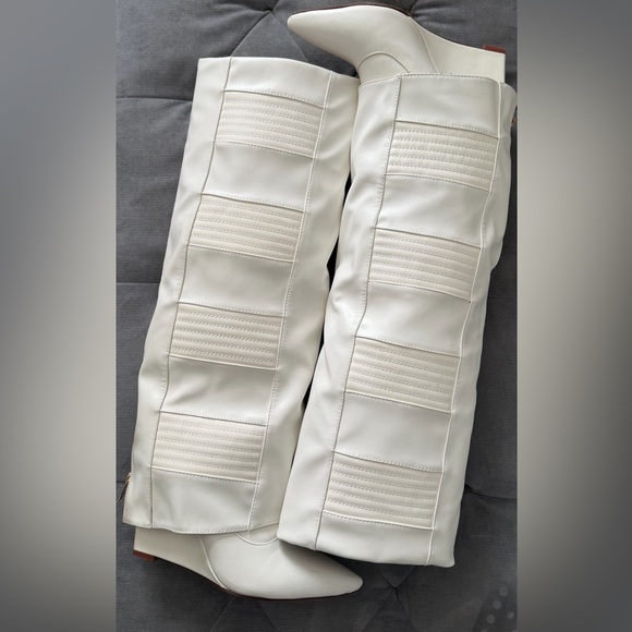 Elegant White Knee-High Boots - Picture 2 of 7